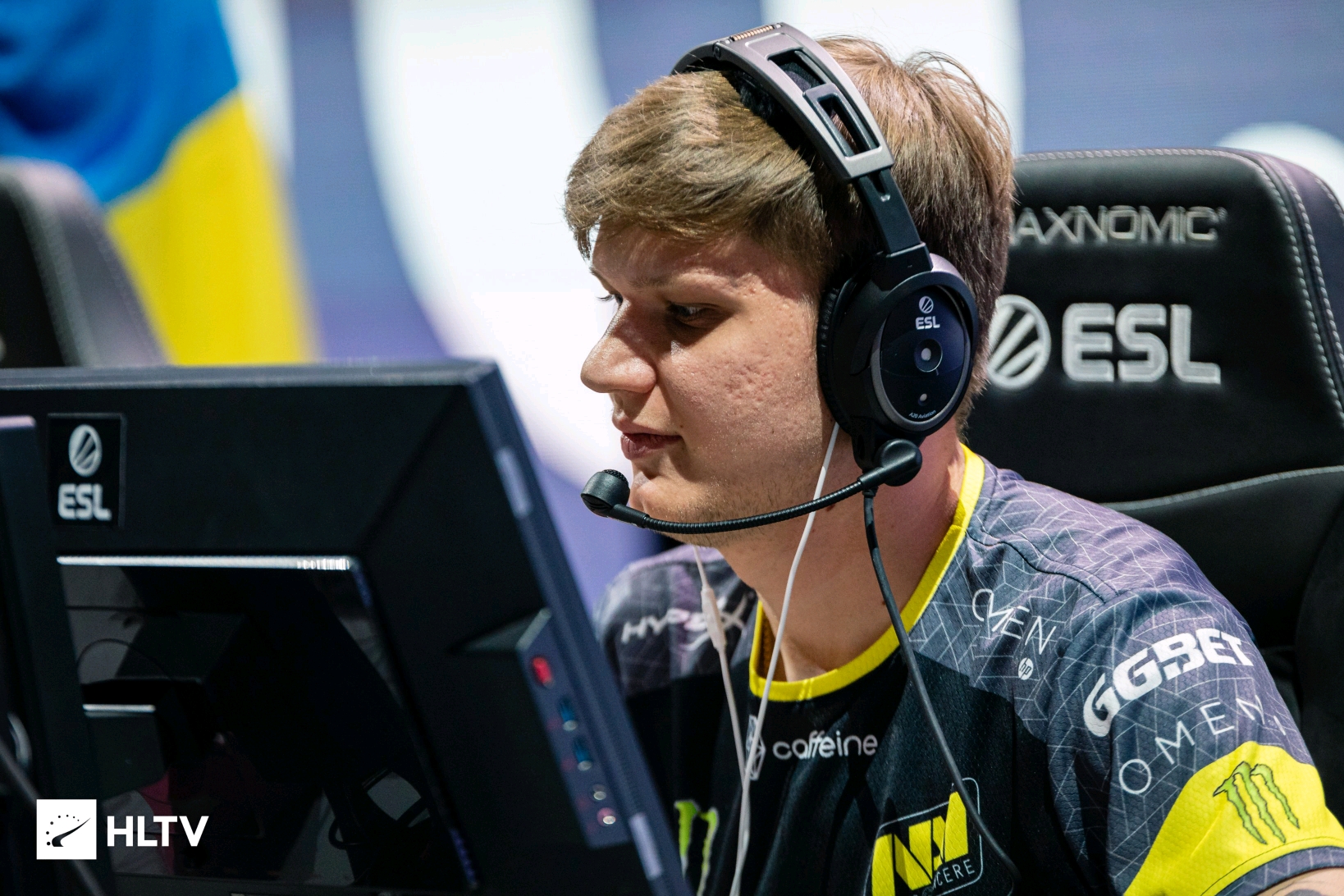 图标 Galio 率先发起进攻，张无忌输出无压力，图标队 1-0 Puff 队